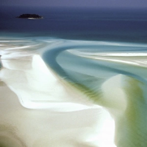 Australia, Whitsunday Island, Hill Inlet. Sand and water pattern
