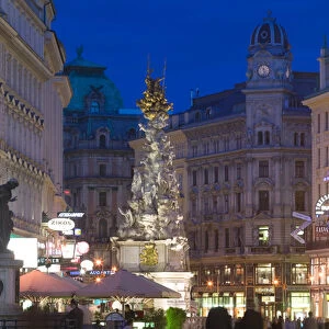 AUSTRIA-Vienna: Graben & Pest Column: Evening Crowds