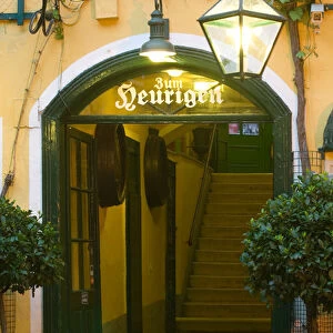 AUSTRIA-Vienna (Grinzing): Heurigen - Wine Taverns / Exterior Famous Wine Tavern