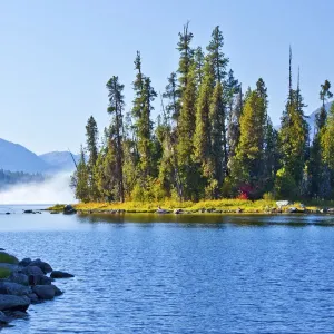 Autumn scene, Lake Wenatchee, Wenatchee National Forest, Washington State, USA Autumn scene, Lake Wenatchee, Wenatchee National Forest, Washington State, USA