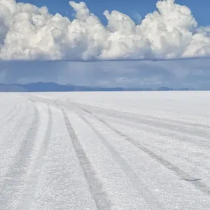 Bolivia, Uyuni, Salar de Uyuni. The salt flats extend for miles Bolivia, Uyuni, Salar de Uyuni. The salt flats extend for miles