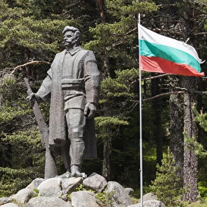 Bulgaria, Southern Mountains, Gotse Delchev, statue of independence revolutionary