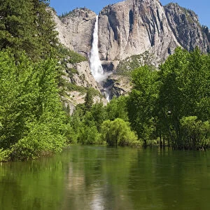 CA, Yosemite NP, Upper Yosemite Falls and Merced River