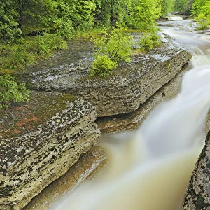 Canada, Quebec, Val-Jalbert. River Ouiatchouan flows between rocks