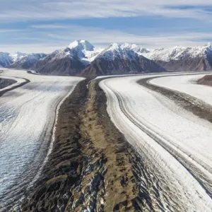 Canadá, Territorio de Yukón, Parque Nacional Kluane. Montañas St. Elias y glaciar Kaskawulsh. Canadá, Territorio de Yukón, Parque Nacional Kluane. Montañas St. Elias y glaciar Kaskawulsh.