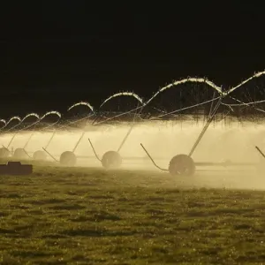 Centre pivot irrigation, near Twizel, Mackenzie District, South Canterbury, South Island Centre pivot irrigation, near Twizel, Mackenzie District, South Canterbury, South Island