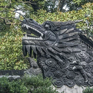 China, Shanghai. Yu Garden dragon