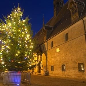 A chrstmas tree with coloured colored lights in front of the Hotel Dieu Hospices