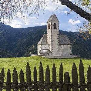 The church Sankt Jakob, Villnoess Valley (Val de funes), in the Dolomites. Europe