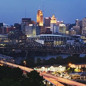 Cincinnati, Ohio skyline and Covington, Kentucky from Devou Park, Covington, KY