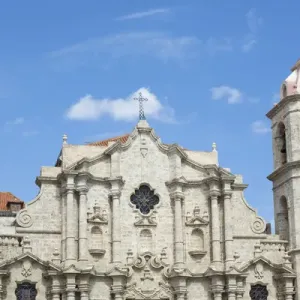 Cuba, La Habana. La catedral de la iglesia católica en el Viejo Pueblo. Cuba, La Habana. La catedral de la iglesia católica en el Viejo Pueblo.