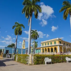 Cuba, provincia de Sancti Spíritus, Trinidad. Plaza llena de palmeras. Cuba, provincia de Sancti Spíritus, Trinidad. Plaza llena de palmeras.