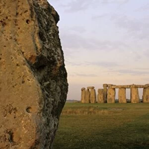 England, Wiltshire, Stonehenge at dawn