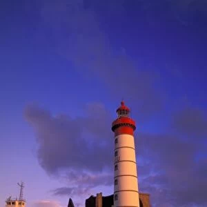 EU, France, Brittany, Finistere, St. Mathieu, Pointe De St. Mathieu, Lighthouse at dawn