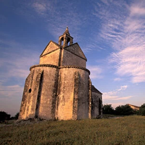 EU, France, Provence, Bouches-du-Rhone, Arles. Abbaye de Montmajour, chapel view