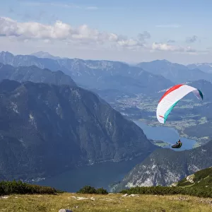 Europe, Austria, Dachstein, Paraglider soaring above Lake Hallstatt