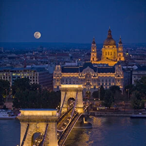 Europe, Hungary, Budapest. Chain Bridge over the River Danube. Credit as: Jim Zuckerman
