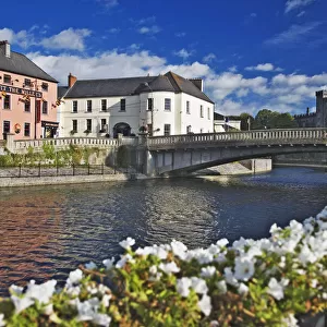 Europe, Ireland, Kilkenny. River Nore and bridge. Credit as