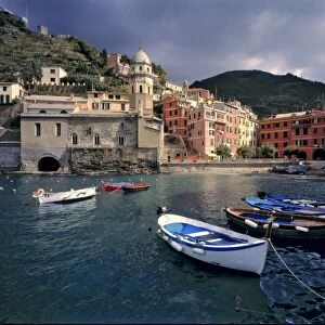 Europe, Italy, Vernazza. Vernazza harbor, in the Cinque Terra, a World Heritage Site