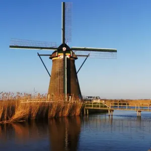 Europe; Netherlands; Kinderdijk; Windmills with Evening light along the Kinderdijk canal Europe; Netherlands; Kinderdijk; Windmills with Evening light along the Kinderdijk canal