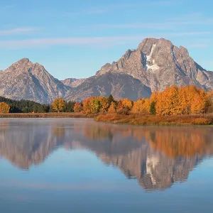 El color otoñal en Oxbow Bend del río Snake, Parque Nacional Grand Teton, Wyoming. El color otoñal en Oxbow Bend del río Snake, Parque Nacional Grand Teton, Wyoming.