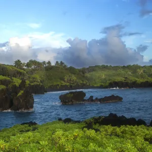 The first rays of morning sun warm Pa iloa Bay in the Wai anapanapa State