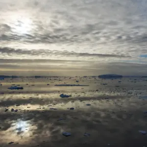 Glace flottante dans l'océan Atlantique sud, Antarctique. Glace flottante dans l'océan Atlantique sud, Antarctique.