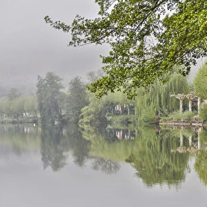 France, Cajarc. Early morning fog on the Lot River