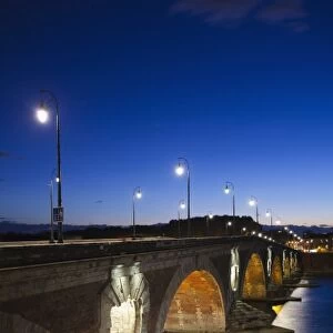 France, Midi-Pyrenees Region, Haute-Garonne Department, Toulouse, Pont Neuf bridge