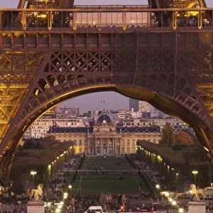 France, Paris, Eiffel Tower, dusk
