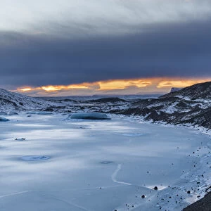 Glacier Svinafellsjoekul in the Vatnajoekull NP during winter