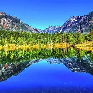Gold Lake water reflection Mount Chikamin, Snoqualmie Pass, Wenatchee National Forest, Washington State, Usa Gold Lake water reflection Mount Chikamin, Snoqualmie Pass, Wenatchee National Forest, Washington State, Usa