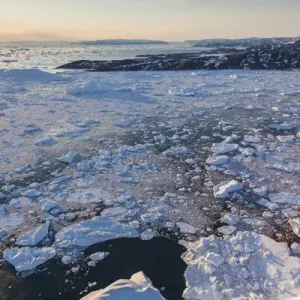La Groenlande, la baie de Disko, Ilulissat, glace flottante, vue aérienne. La Groenlande, la baie de Disko, Ilulissat, glace flottante, vue aérienne.