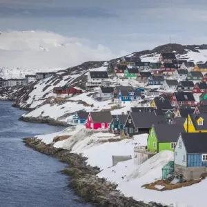 Le Groenland, Nuuk, panorama urbain avec le mont Sermitsiaq. Le Groenland, Nuuk, panorama urbain avec le mont Sermitsiaq.