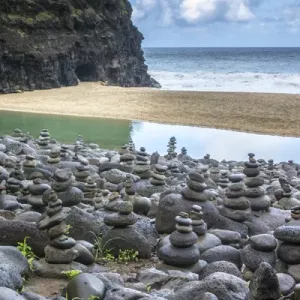 Hawaii, Kalalau Trail, Kauai, Napali, Napali Coast State Park, Pacific Ocean, rock cairns Hawaii, Kalalau Trail, Kauai, Napali, Napali Coast State Park, Pacific Ocean, rock cairns