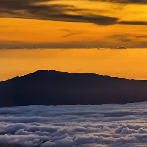 Hualalai Volcano from the summit of Mauna Kea at sunset, Big Island, Hawaii, USA