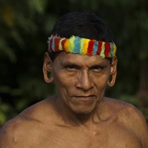 Huaorani Indian - Tage Kaiga making feather crown. Gabaro Community. Yasuni National Park