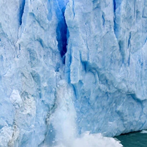 Ice breaking off the face of the Perito Moreno Glacier located in the Los Glaciares