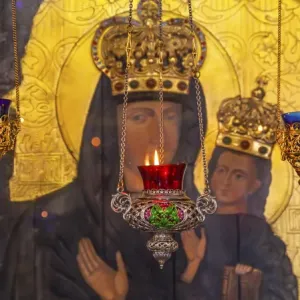 Les brûleurs d'encens Vierge icon Saint Nicolas Église de la tombe d'Askold Kiev Ukraine
