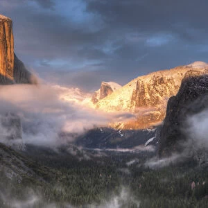Inspiration point -- Tunnel View -- sunset colors. El Capitan and Half Dome. Yosemite