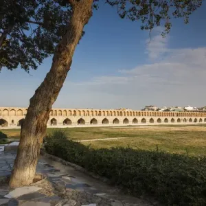 Iran, Central Iran, Esfahan, Si-o-Seh Bridge, dawn