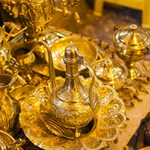 Iran, Central Iran, Shiraz, Bazar-e Vakil market, traditional metal souvenirs