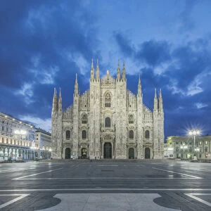Italy, Milan, Milan Cathedral (Doumo di Milano) the largest cathedral in Itlay at Dawn