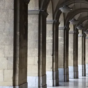 Italy, Tuscany, Pisa. Vertical shot of a hallway in the streets of Pisa