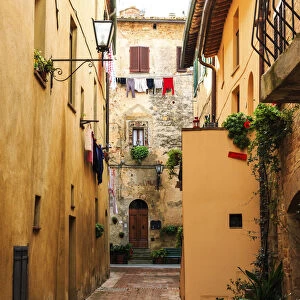 Italy, Tuscany, province of Siena, Chiusure. Hill town. Narrow passageway