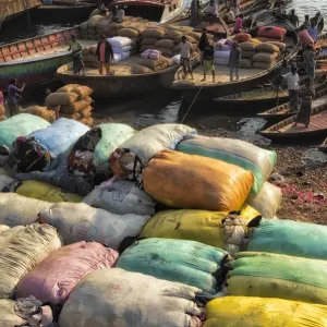 Loading sacks onto ferry boats on Buriganga River at Sadarghat (City Wharf) Loading sacks onto ferry boats on Buriganga River at Sadarghat (City Wharf)