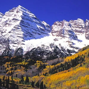 Maroon Bells and aspens in Snowmass Wilderness Area in autumn