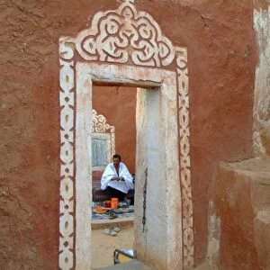 Mauritania, Eating in the house garden in Oualata
