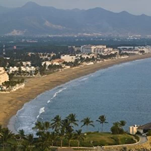 Mexico, Colima, Manzanillo. Playa Salagua / overview with the Barcelo Karmina Place