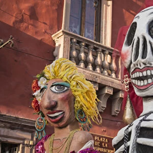Mexico, San Miguel de Allende. Giant puppets in Mojiganga music celebration. Credit as